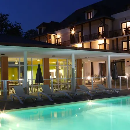 Hotel Zenitude Hôtel-résidences L'acacia 3*