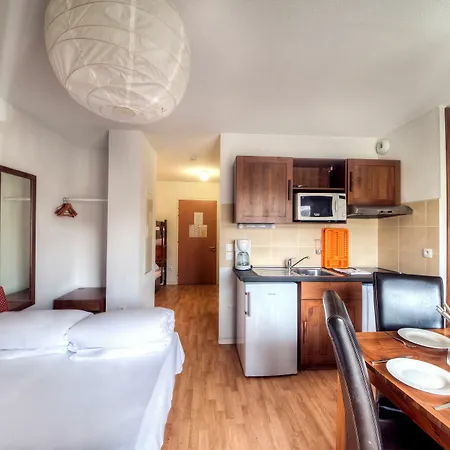Hotel Zenitude Hôtel-résidences L'acacia